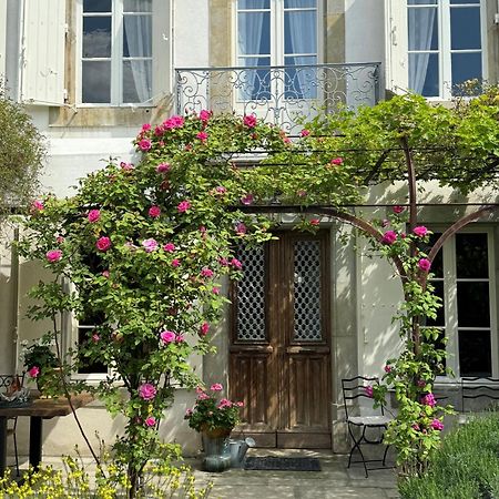 Le Patio Des Senteurs Bed & Breakfast Verzeille Екстериор снимка
