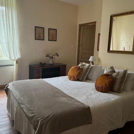Le Patio Des Senteurs Bed & Breakfast Verzeille Екстериор снимка