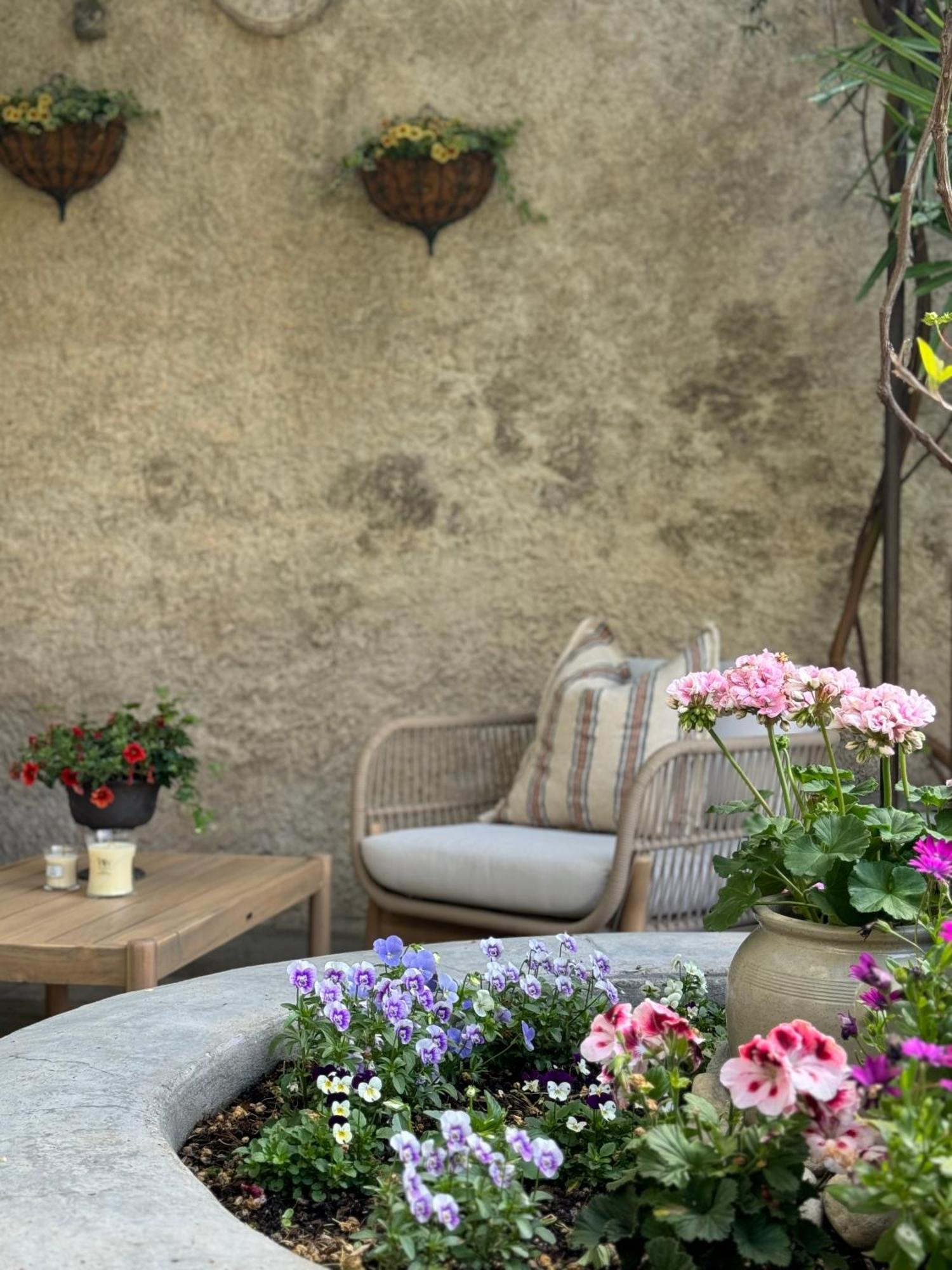Le Patio Des Senteurs Bed & Breakfast Verzeille Екстериор снимка
