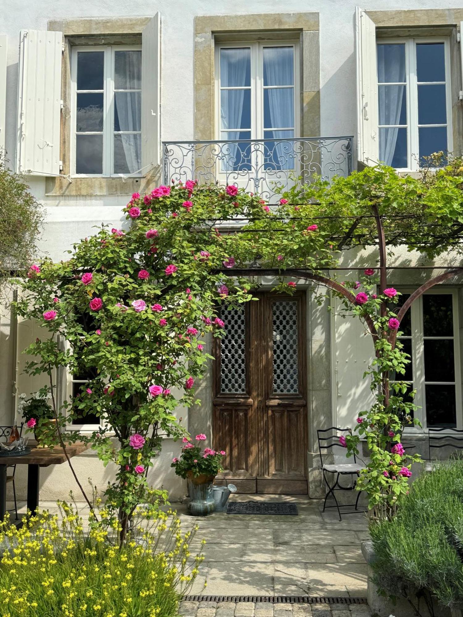 Le Patio Des Senteurs Bed & Breakfast Verzeille Екстериор снимка