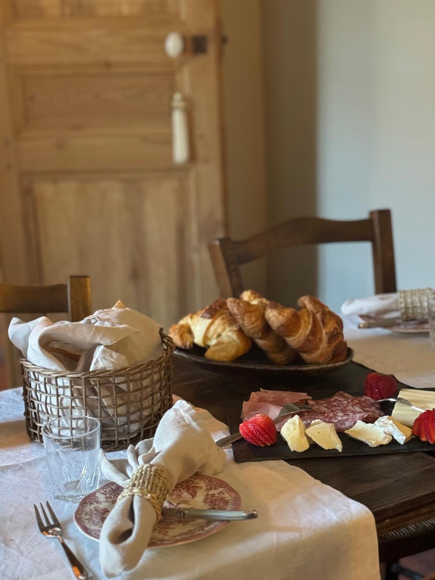 Le Patio Des Senteurs Bed & Breakfast Verzeille Екстериор снимка