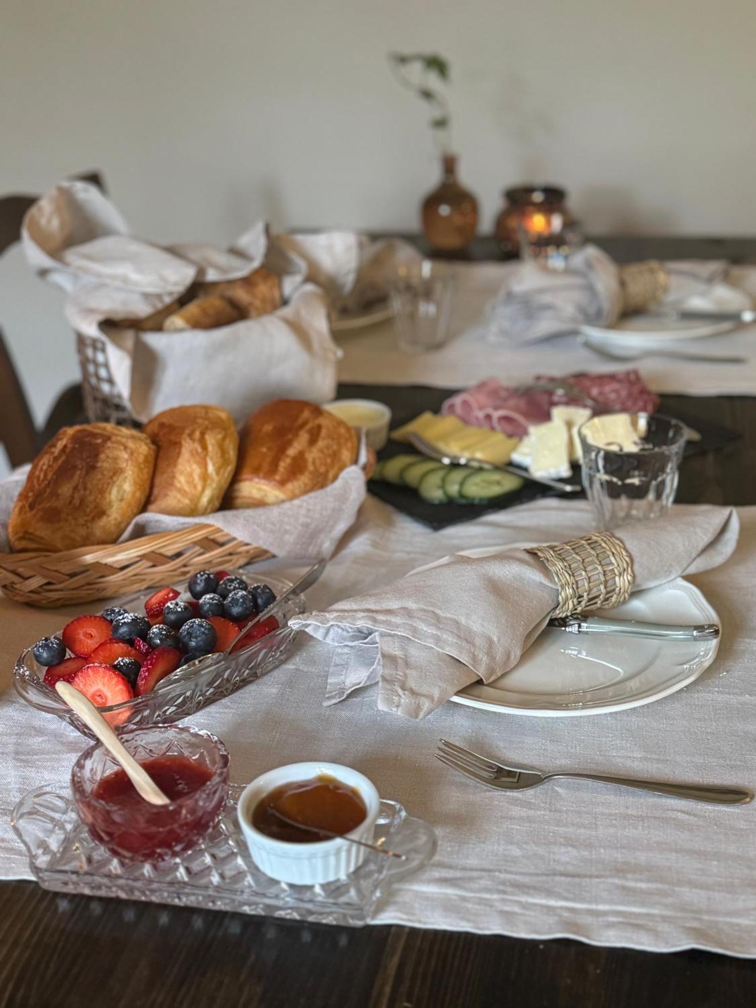 Le Patio Des Senteurs Bed & Breakfast Verzeille Екстериор снимка
